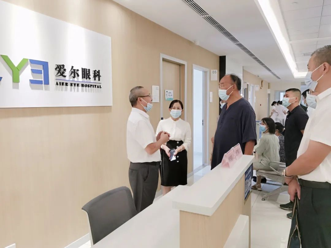 州人大常委副主任宛庆丰在湘西爱尔眼科医院视察指导工作